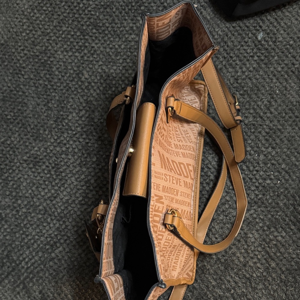 Steve Madden Tan and Brown Logo Briefcase/ carryon bag ( includes new wallet )! - Picture 7 of 14